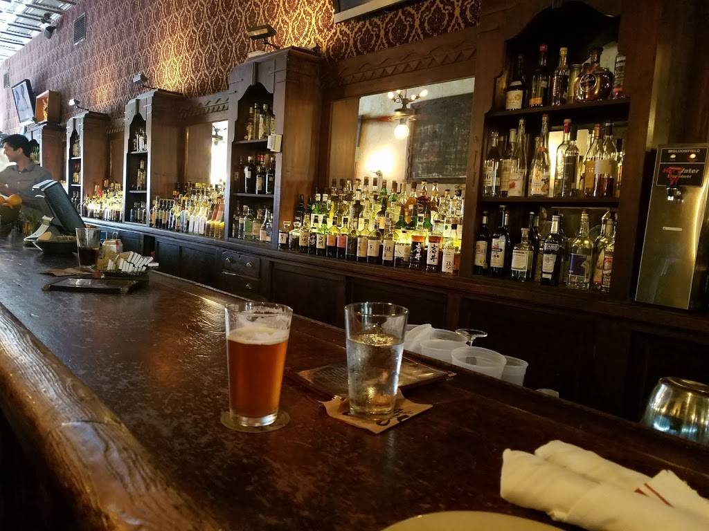 The Esquire Tavern | restaurant | 155 E Commerce St, San Antonio, TX 78205, USA | 2102222521 OR +1 210-222-2521