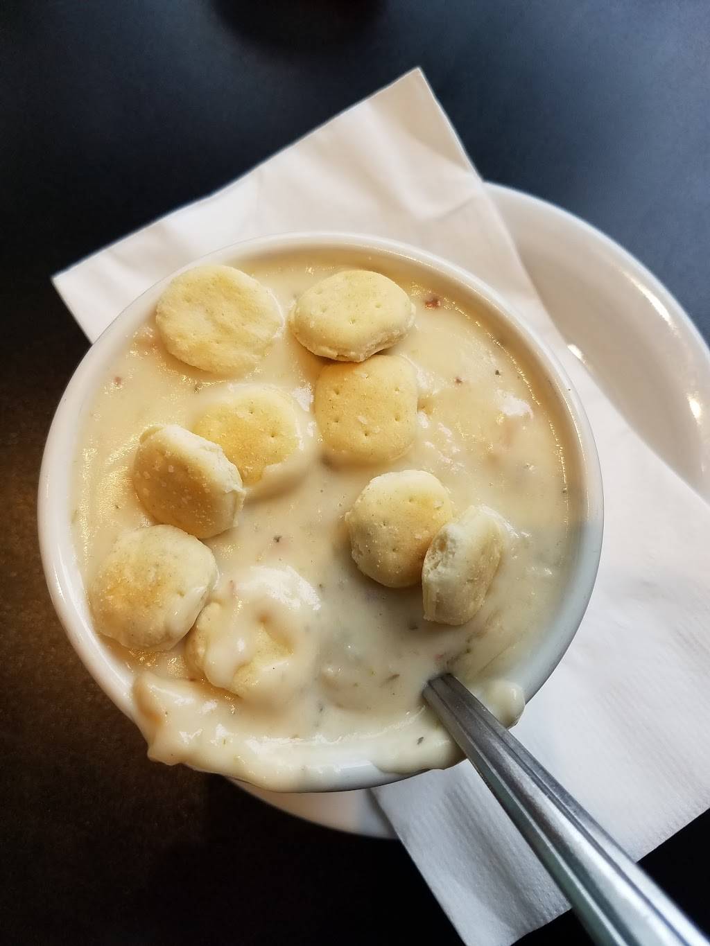 The Crabby Oyster | restaurant | 150 Broadway St, Seaside, OR 97138, USA | 5037386300 OR +1 503-738-6300