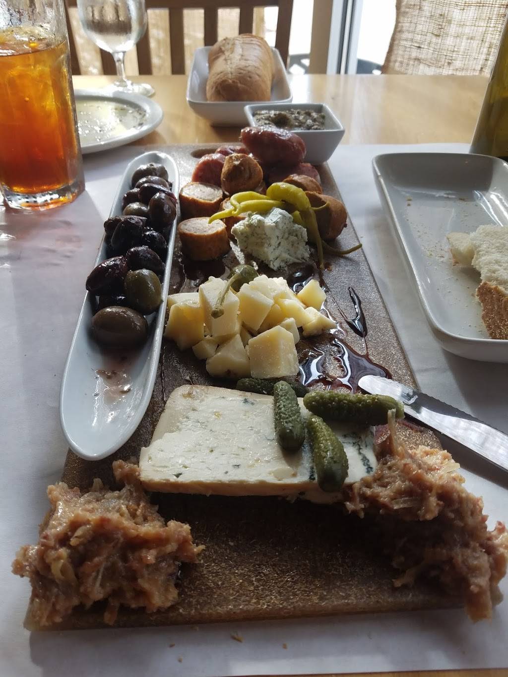 Barley & Rye Bistro | restaurant | 1320 5th Ave, Moline, IL 61265, USA | 3097571557 OR +1 309-757-1557