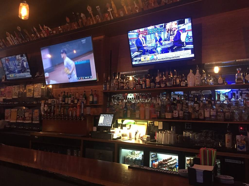 Bleachers Pub | restaurant | 8560 Greenwood Ave N, Seattle, WA 98103, USA | 2067839919 OR +1 206-783-9919