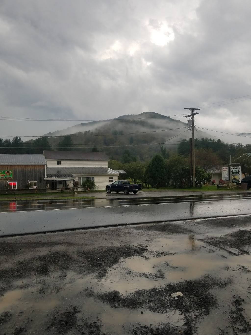 Frome Acres Resort and Baxters Bakery | restaurant | 3670 US-6, Wellsboro, PA 16901, USA | 8144359918 OR +1 814-435-9918