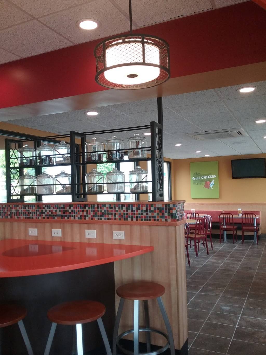Popeyes Louisiana Kitchen | restaurant | 835 Foothills Mall Dr, Maryville, TN 37801, USA | 8652335833 OR +1 865-233-5833