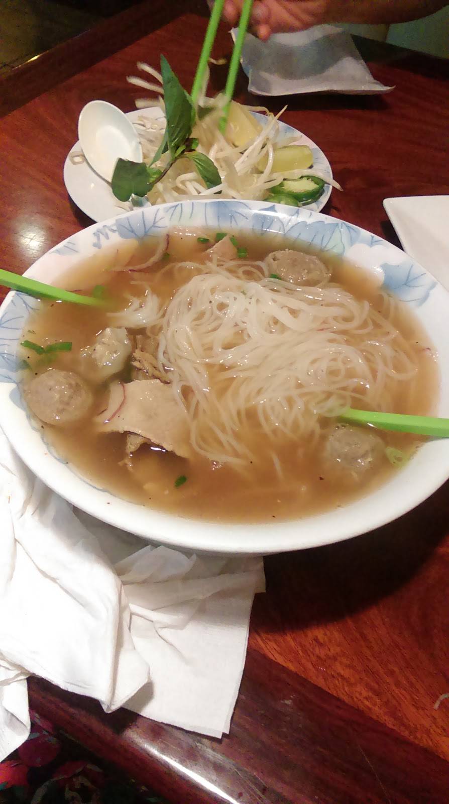 Saigon Grill | restaurant | 5 W Elm St, Lodi, CA 95240, USA | 2093685152 OR +1 209-368-5152