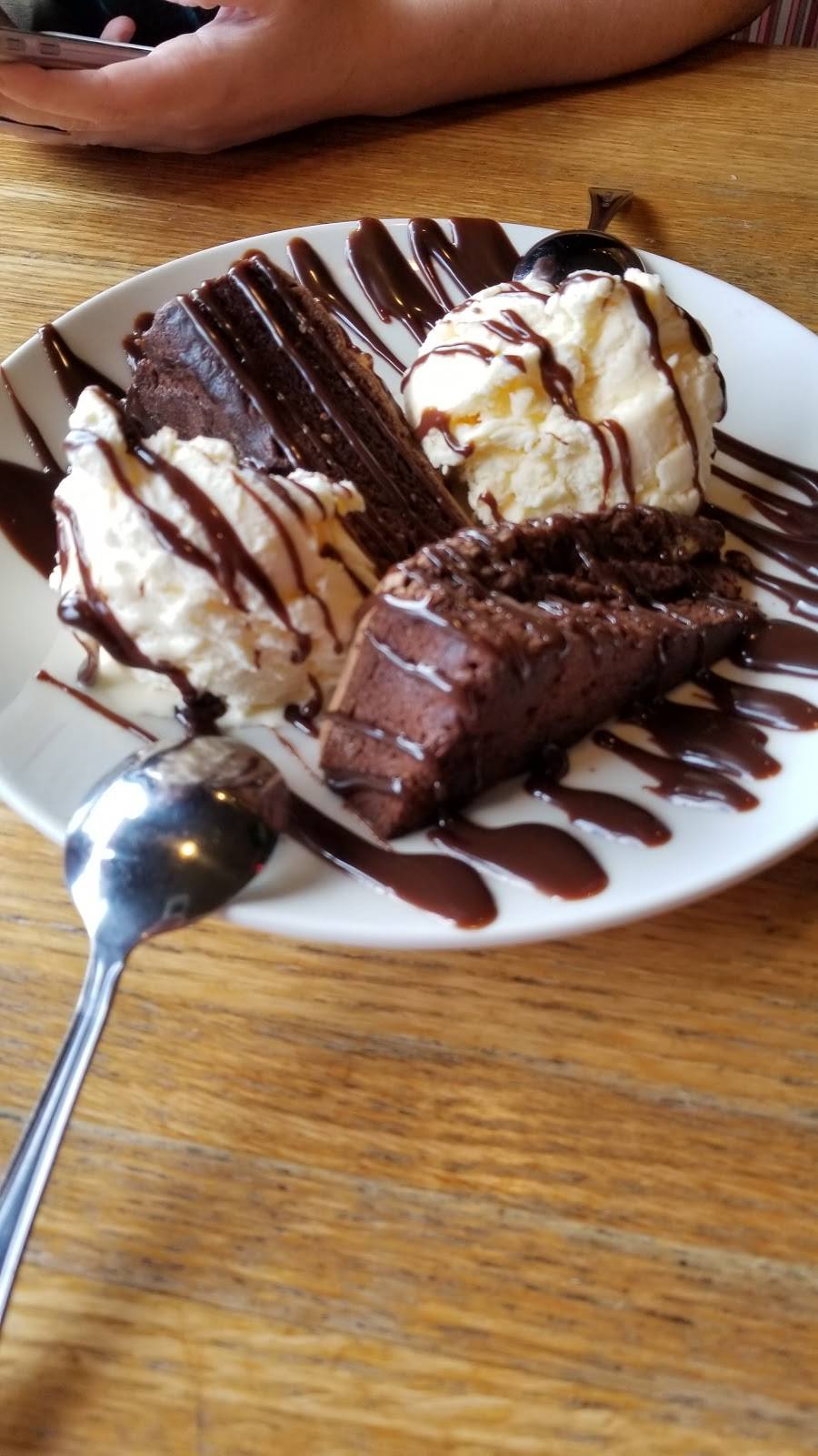 Applebees Grill + Bar | restaurant | 1 Amato Dr, Windham, ME 04062, USA | 2078923574 OR +1 207-892-3574