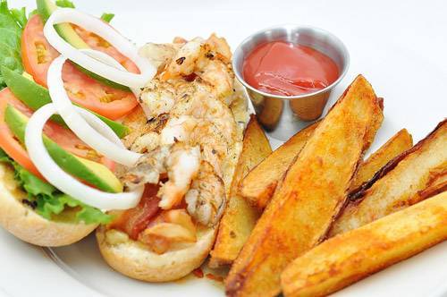 Lucky Brewgrille | cafe | 5401 Johnson Dr, Mission, KS 66205, USA | 9134038571 OR +1 913-403-8571