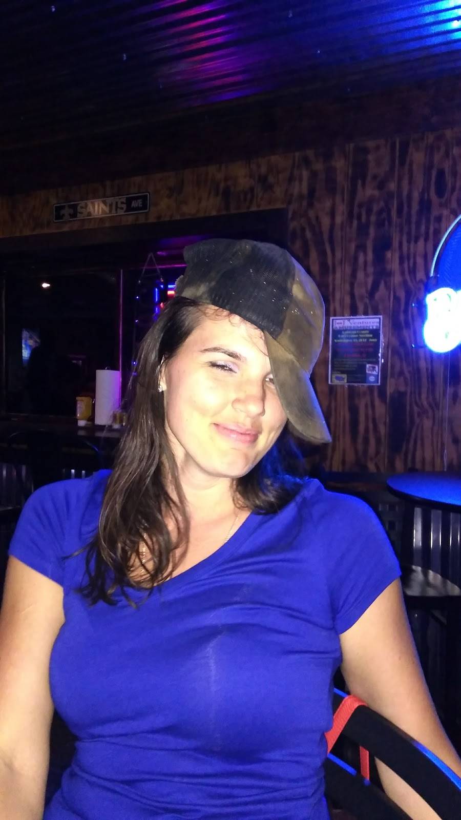 Pour House | restaurant | 111 E Locust St, Fieldon, IL 62031, USA | 6183763374 OR +1 618-376-3374