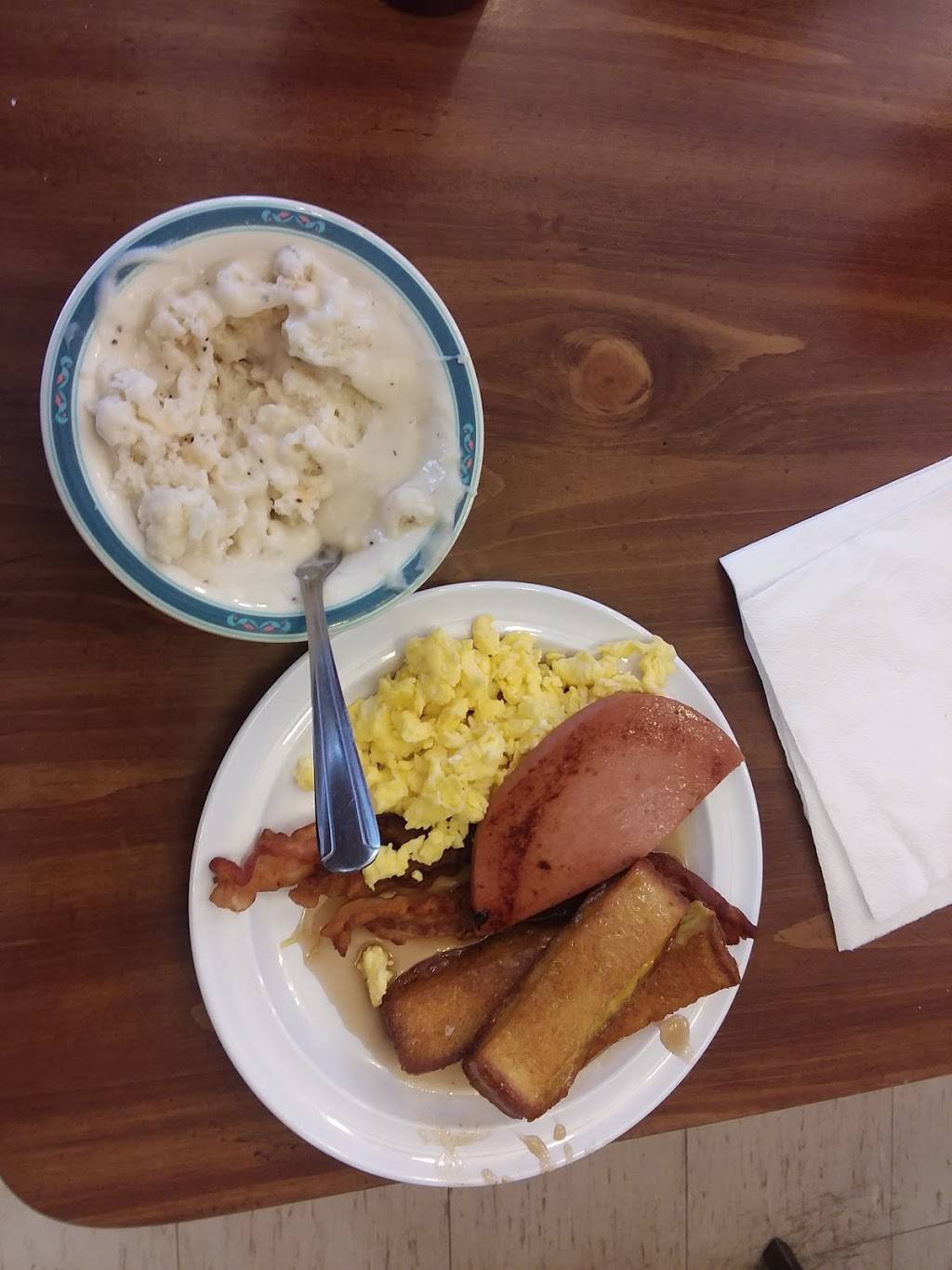 Rainbow Family Restaurant | restaurant | 1726 Jacksboro Pike, LaFollette, TN 37766, USA | 4235629237 OR +1 423-562-9237