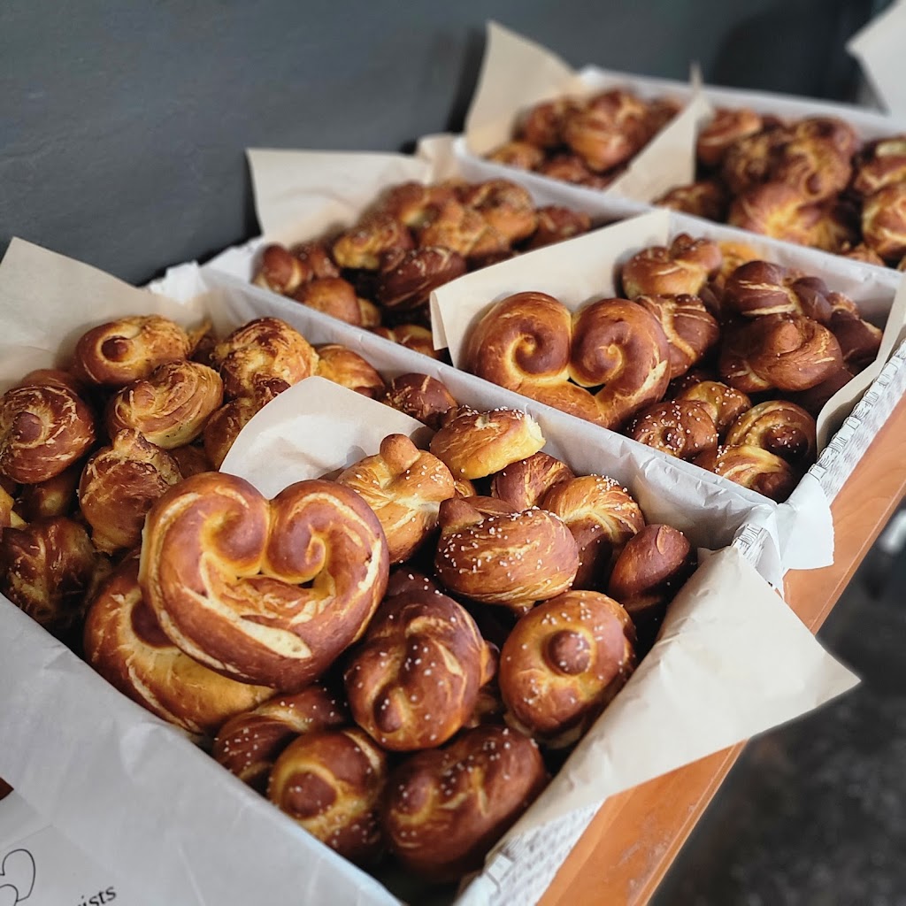 Wooden Petal Bake Shop | bakery | 4984 Sonoma Hwy, Santa Rosa, CA 95409, USA | 7076951880 OR +1 707-695-1880