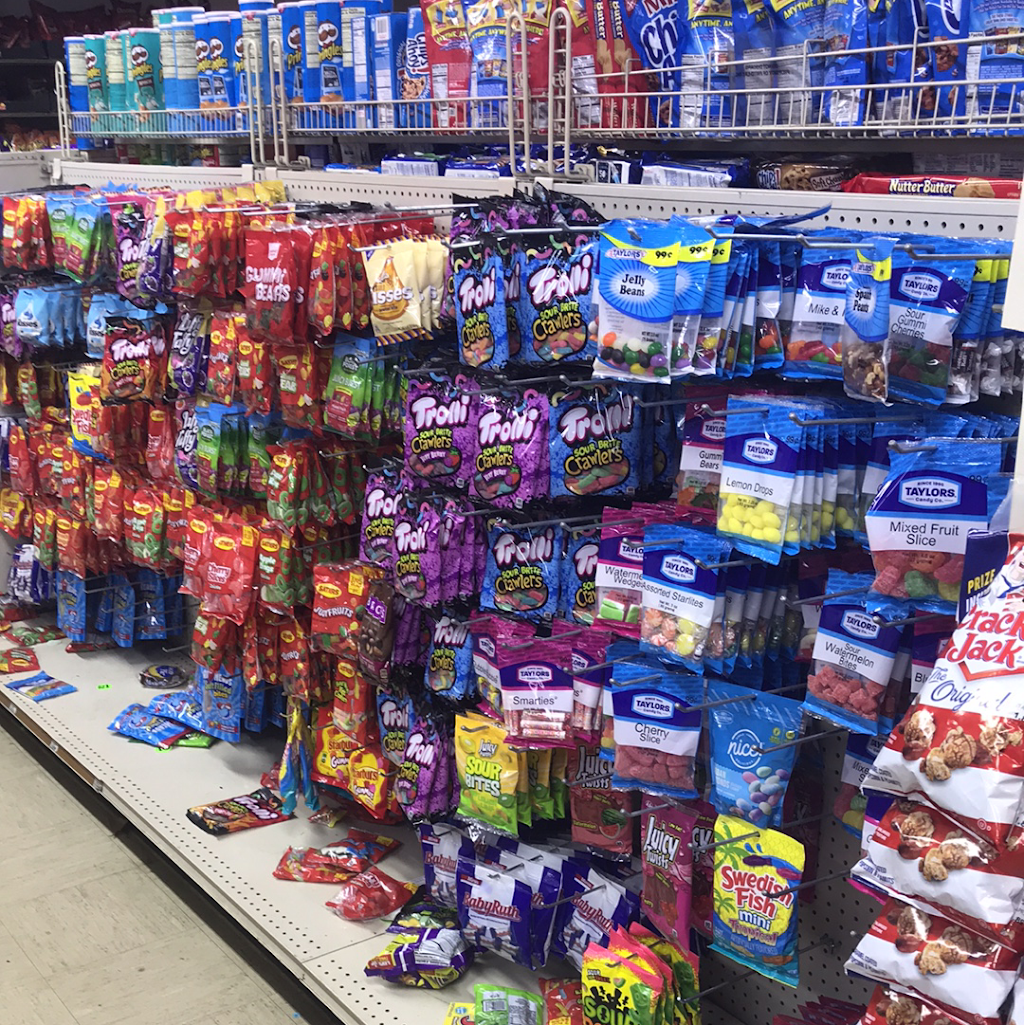 Country Pantry Food Mart & Tobacco | restaurant | 4001 175th St, Country Club Hills, IL 60478, USA | 7085173258 OR +1 708-517-3258