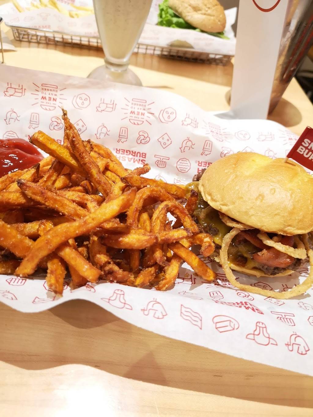 Smashburger | restaurant | 130 General Stilwell Dr Suite 108, Marina, CA 93933, USA | 8319201250 OR +1 831-920-1250