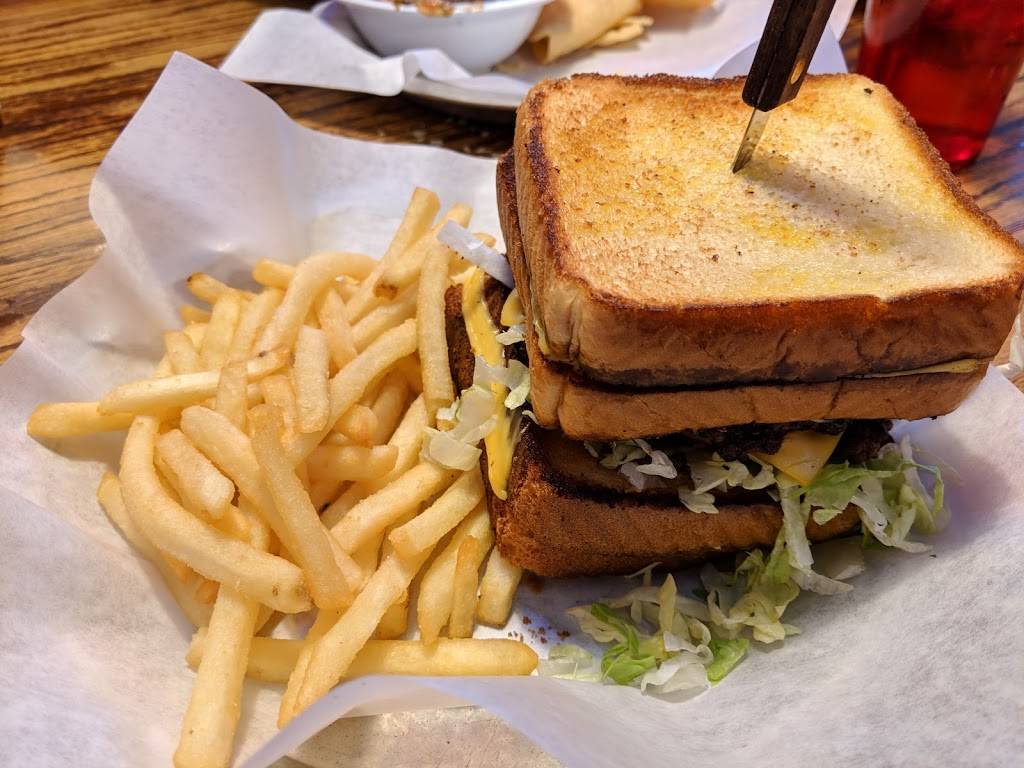 Roosters Roadhouse | restaurant | 113 Industrial St, Denton, TX 76201, USA | 9403824227 OR +1 940-382-4227