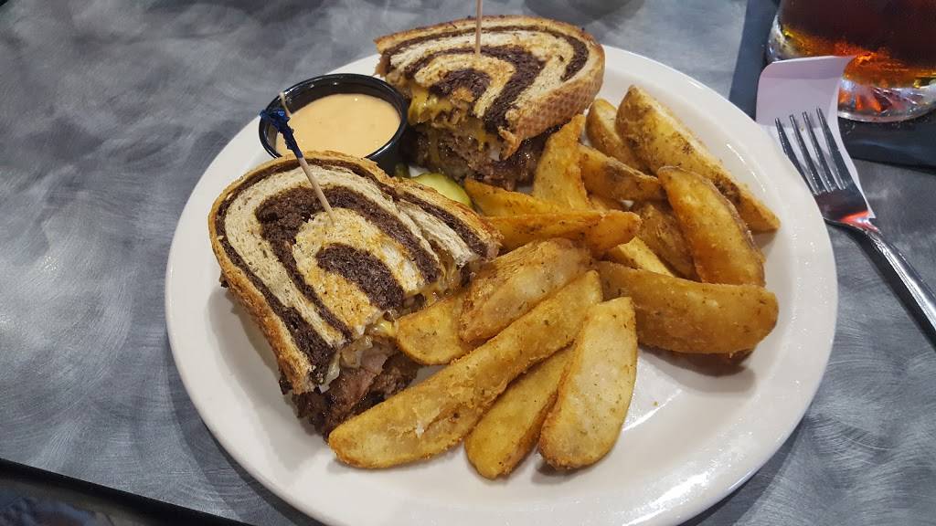 Chubbys | restaurant | 5751 Byron Center Ave SW, Wyoming, MI 49519, USA | 6165345161 OR +1 616-534-5161