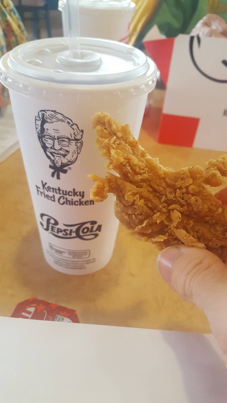 KFC | restaurant | 105 Buffalo Creek Dr, Elizabethtown, KY 42701, USA | 2707370369 OR +1 270-737-0369