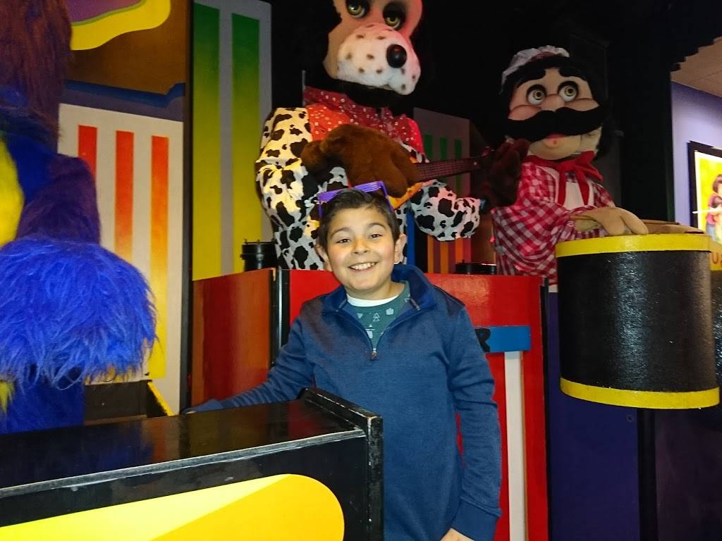Chuck E. Cheeses | restaurant | 191 N McKinley St, Corona, CA 92879, USA | 9512799903 OR +1 951-279-9903
