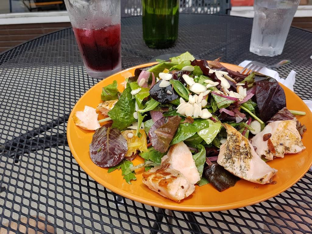 Esencia Urban Kitchen | restaurant | 3351 N Broadway, Chicago, IL 60657, USA | 7734728553 OR +1 773-472-8553