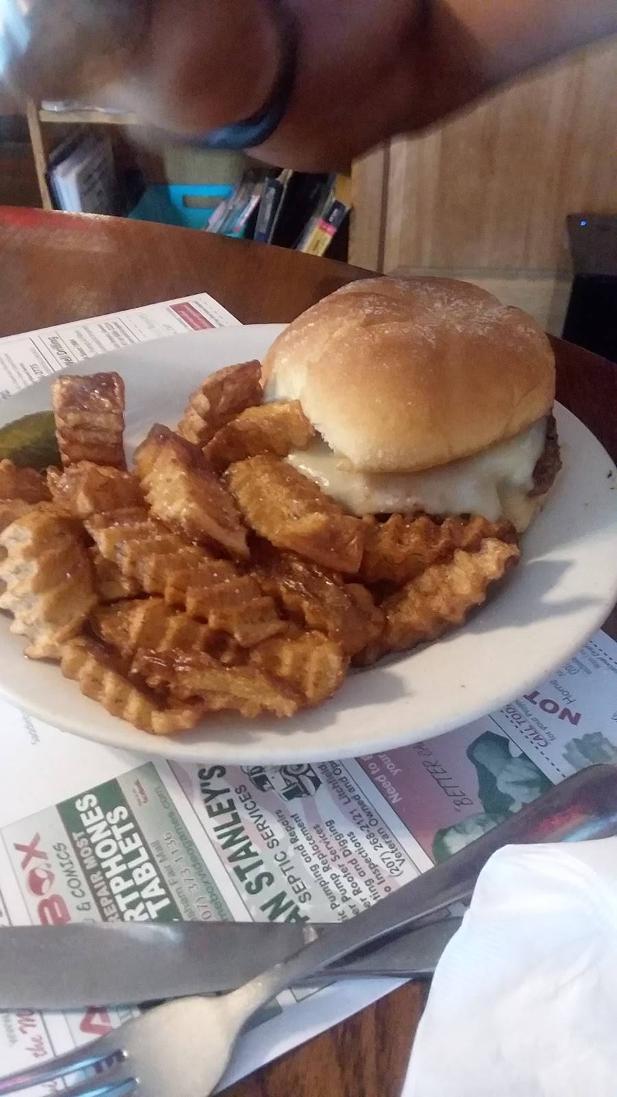 Railroad Diner | restaurant | 697 Lisbon St, Lisbon Falls, ME 04252, USA | 2073536069 OR +1 207-353-6069