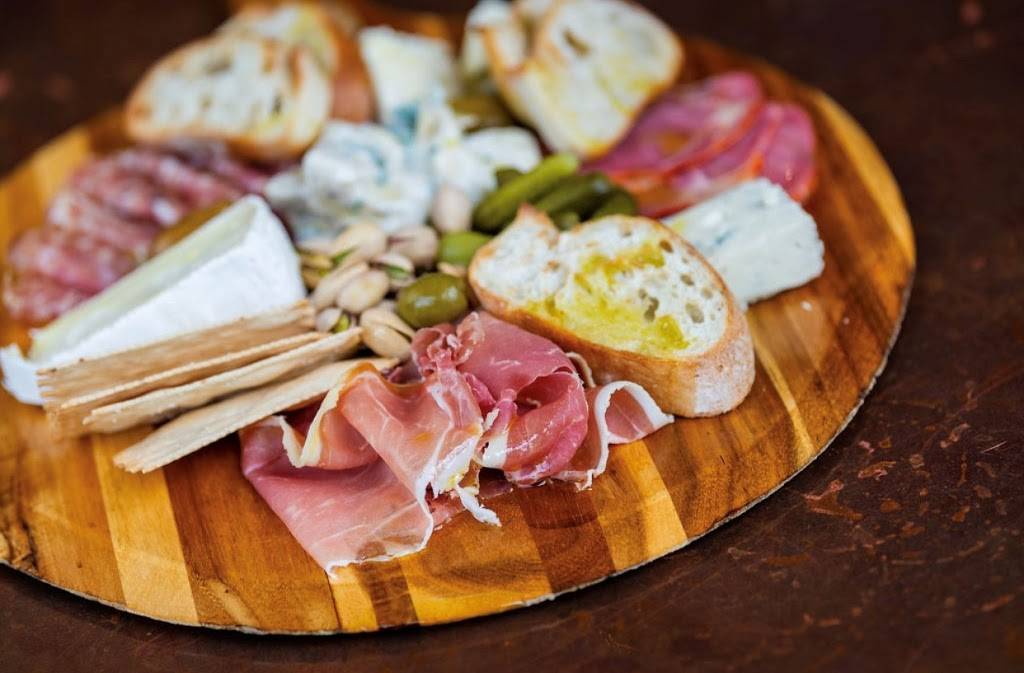 Freddys Wine Bar | restaurant | 2251 Highland Ave, Birmingham, AL 35205, USA | 2055217230 OR +1 205-521-7230