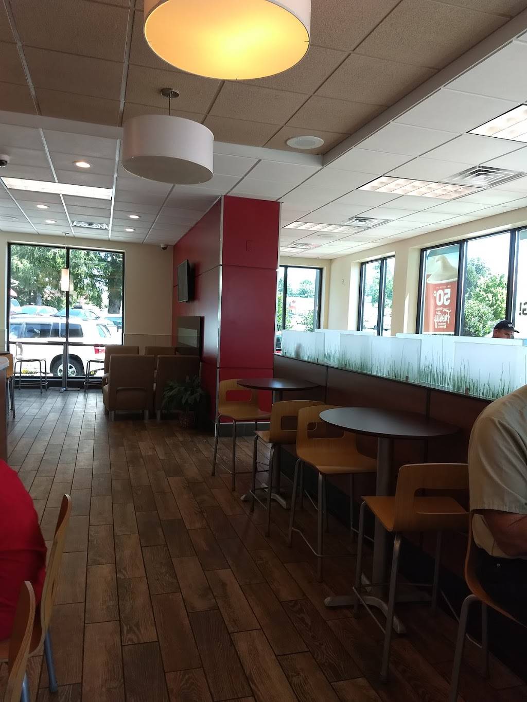 Wendys | restaurant | 935 Asheville Hwy, Brevard, NC 28712, USA | 8288847901 OR +1 828-884-7901