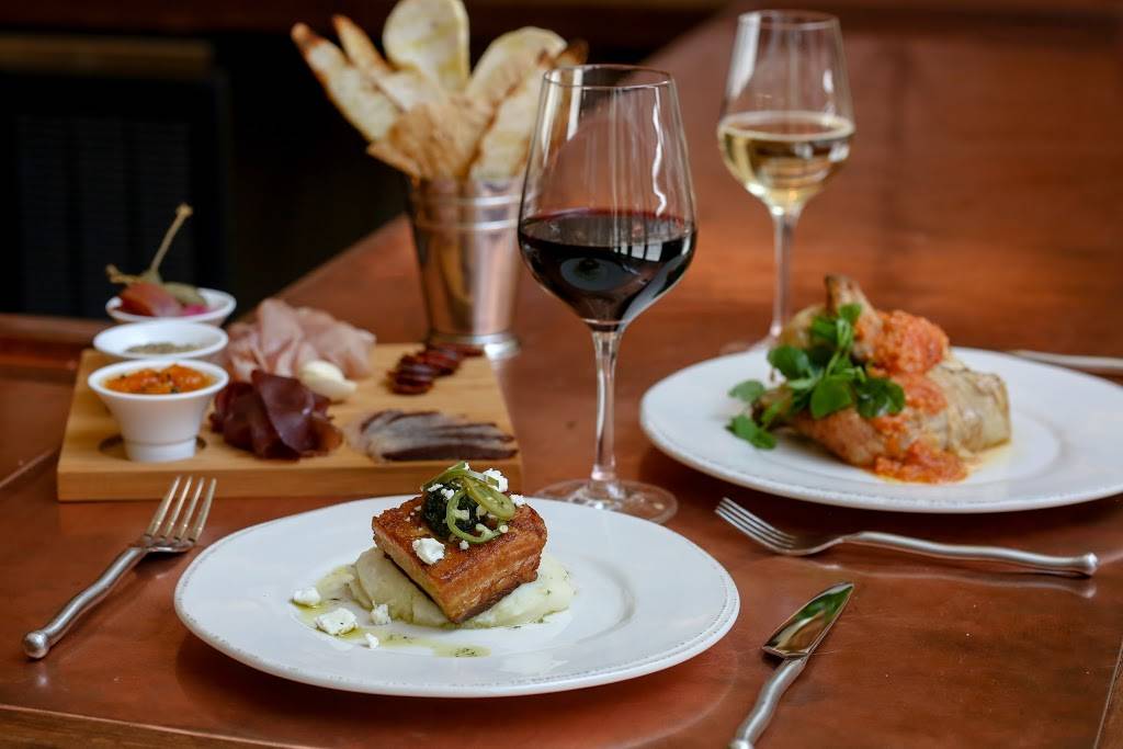 Public Service | restaurant | 311 Baronne St, New Orleans, LA 70112, USA | 5049626527 OR +1 504-962-6527