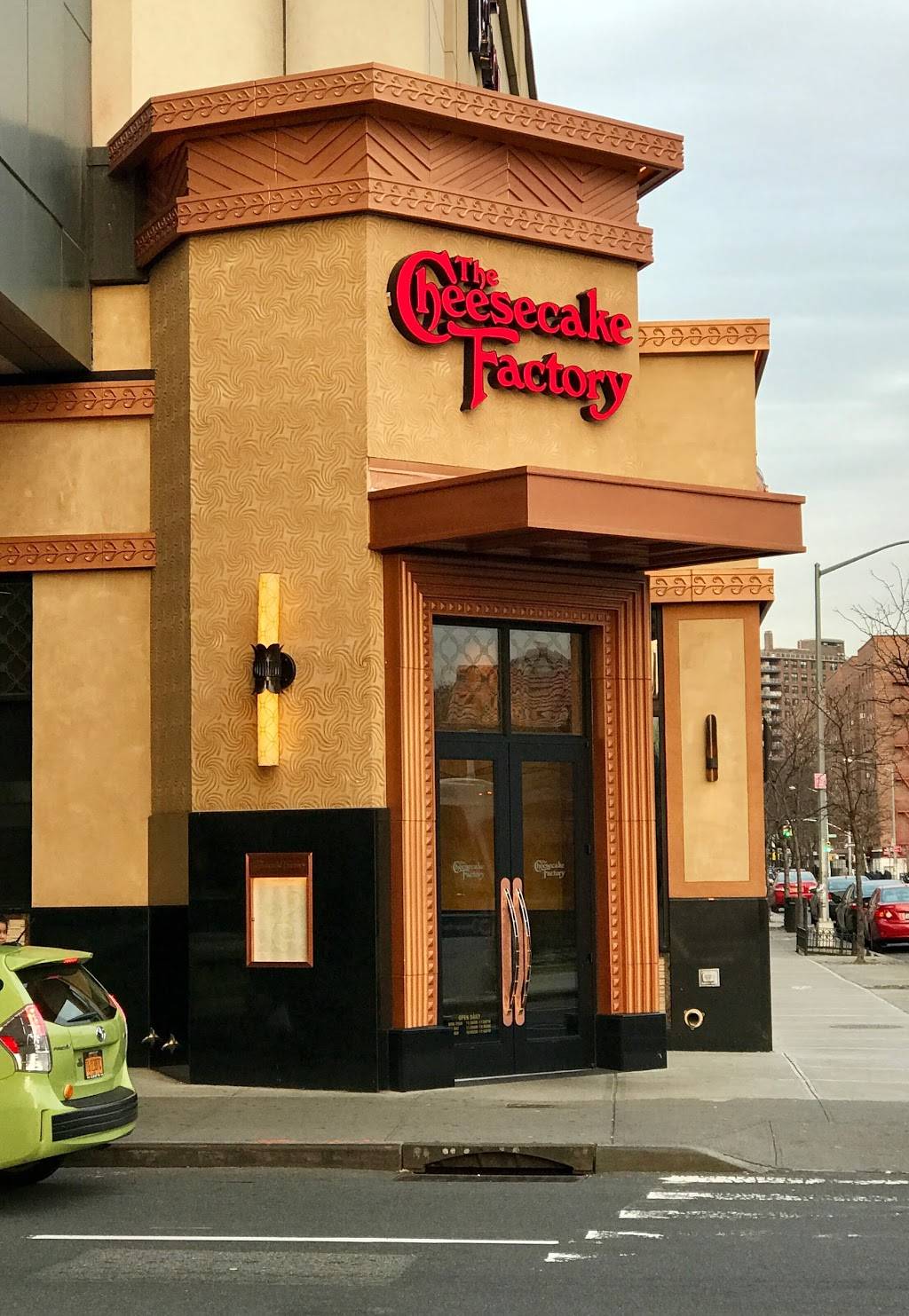 The Cheesecake Factory | restaurant | 90-15 Queens Blvd, Elmhurst, NY 11373, USA | 7186991212 OR +1 718-699-1212