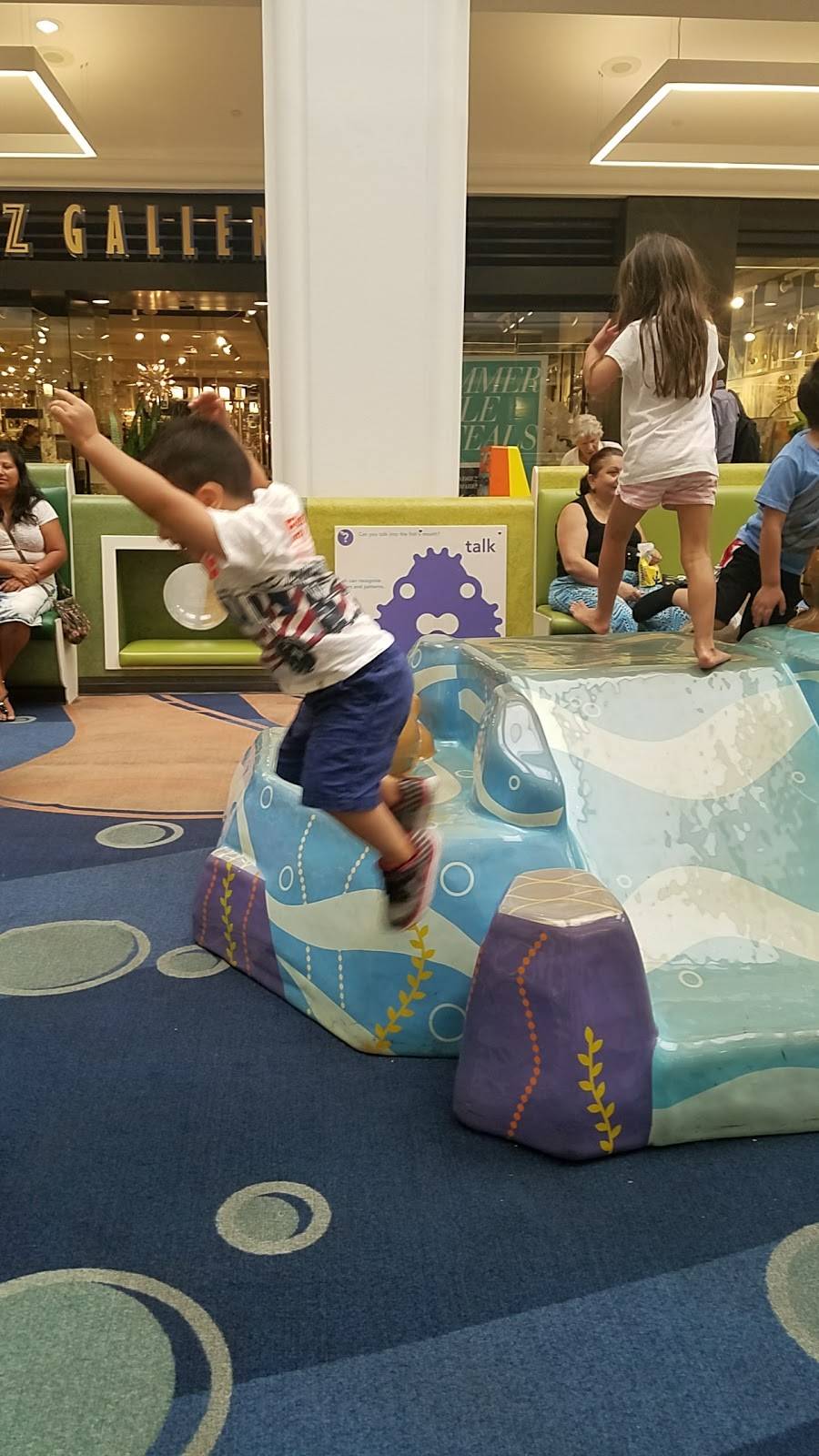 Westfield Fashion Square | shopping mall | 14006 Riverside Dr, Sherman Oaks, CA 91423, USA | 8187830550 OR +1 818-783-0550