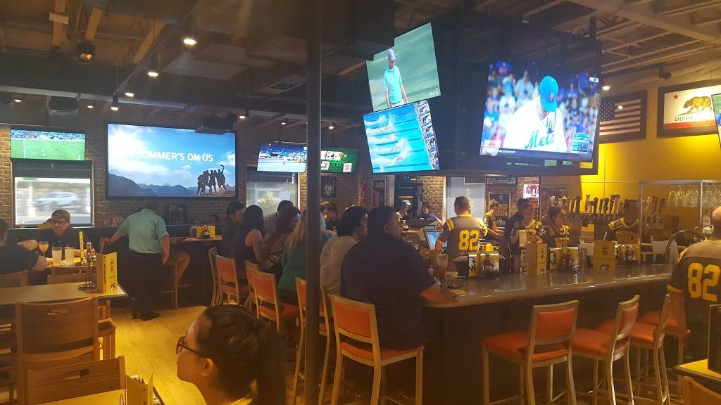 Buffalo Wild Wings | meal takeaway | 1699 W Lacey Blvd, Hanford, CA 93230, USA | 5595831262 OR +1 559-583-1262