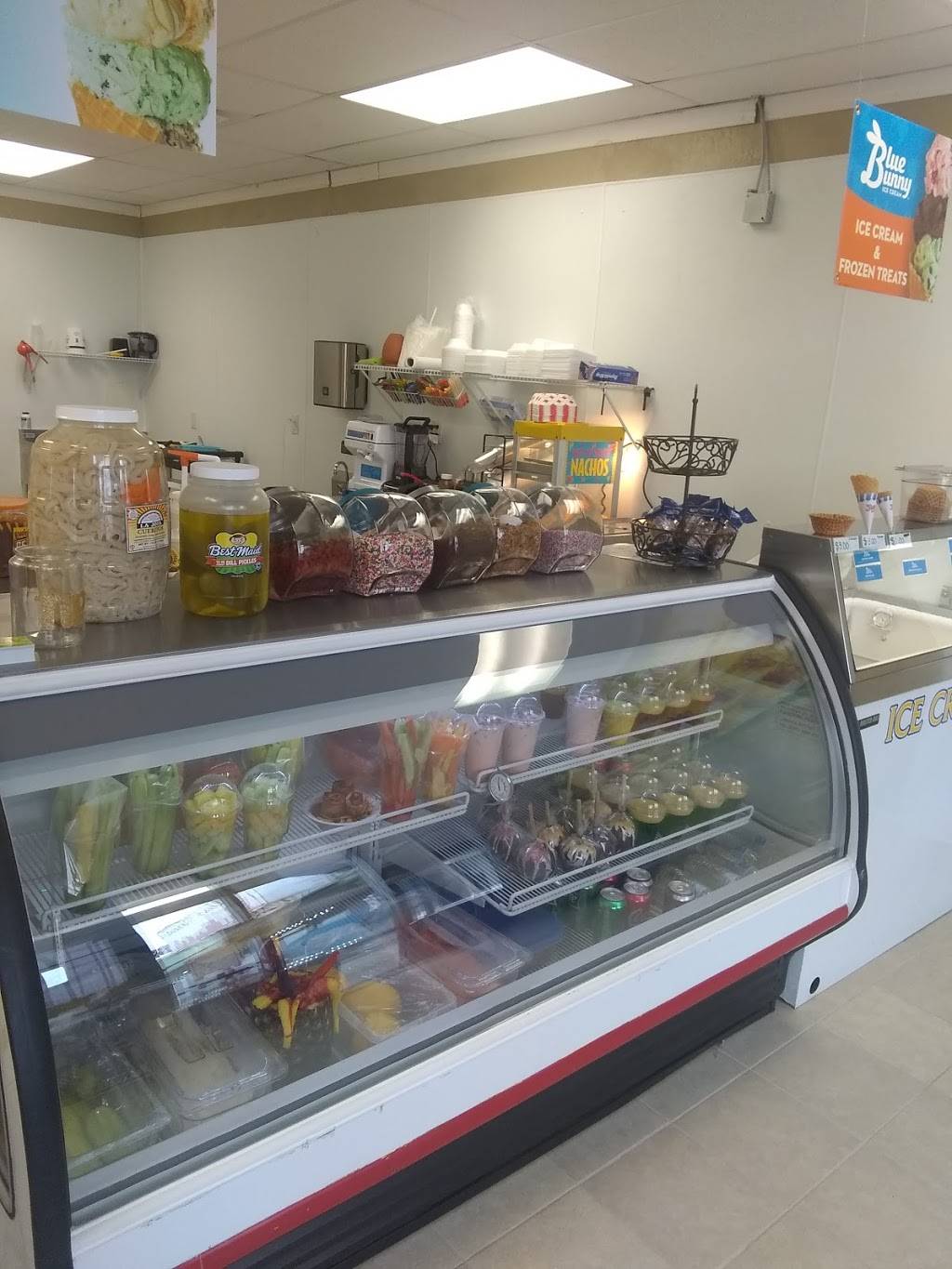 Chamoyadas Guerrero | restaurant | 2957 S Westmoreland Rd, Dallas, TX 75233, USA | 2147720681 OR +1 214-772-0681