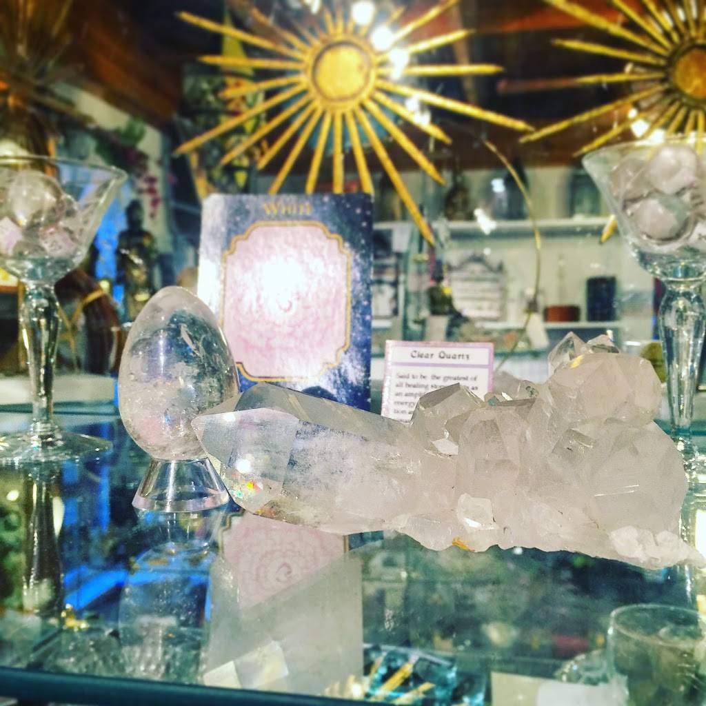 The Crystal Closet LLC | cafe | 20651 US-441 Field Row 5, Across from the Art Village, Mt Dora, FL 32757, USA | 3525594440 OR +1 352-559-4440