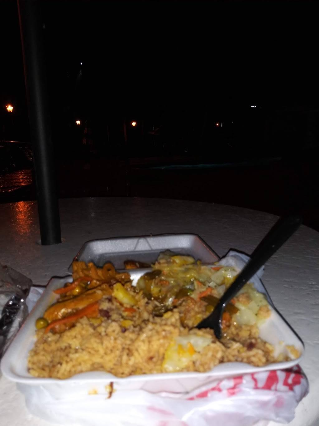 Maams Jamaican Restaurant | restaurant | 1514 NE 205th St, Miami, FL 33179, USA | 3058076558 OR +1 305-807-6558