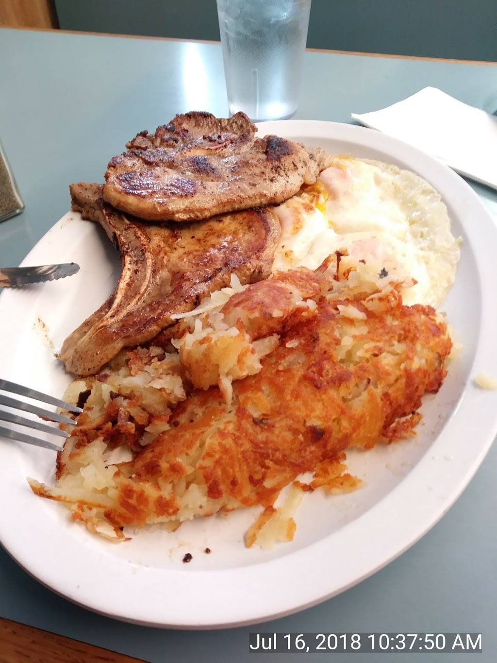 Tommys Grill | restaurant | 456 N Damen Ave, Chicago, IL 60622, USA | 3124213915 OR +1 312-421-3915