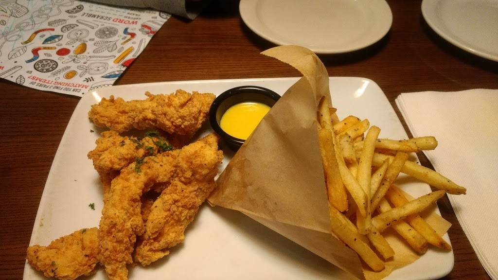 TGI Fridays | restaurant | 13071 Worldgate Dr, Herndon, VA 20170, USA | 7037879630 OR +1 703-787-9630
