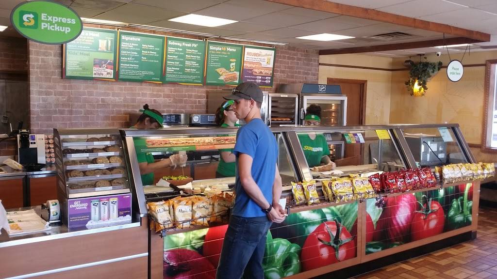 Subway Restaurants | restaurant | 611 W Noble Ave, Williston, FL 32696, USA | 3525285519 OR +1 352-528-5519
