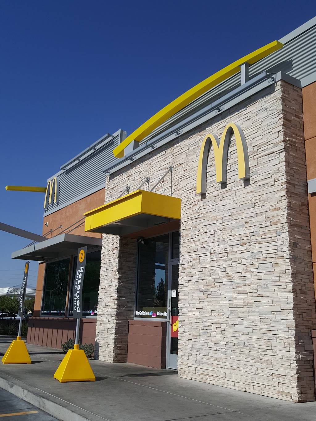 McDonalds | cafe | 5998 N Granite Reef Rd, Scottsdale, AZ 85250, USA | 4806074652 OR +1 480-607-4652