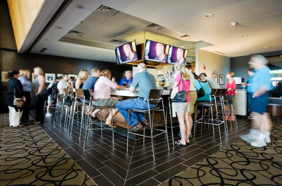 Studio Movie Grill Wheaton | restaurant | 301 Rice Lake Square, Wheaton, IL 60189, USA | 6304809557 OR +1 630-480-9557