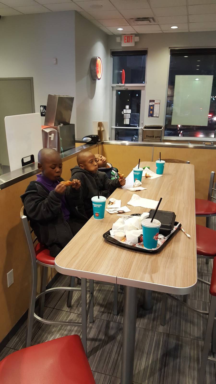 Krystal | meal takeaway | 3330 Austin Peay Hwy, Memphis, TN 38128, USA | 9013839767 OR +1 901-383-9767