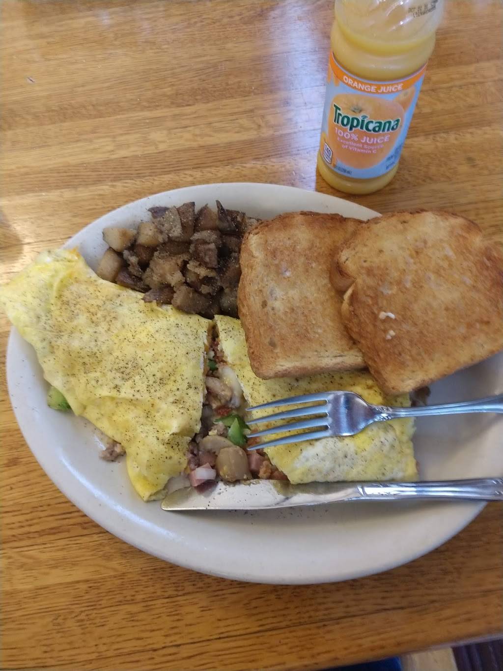 Ginnys Cafe | restaurant | 112 1/2 W 2nd St W, Winthrop, MN 55396, USA | 5076476278 OR +1 507-647-6278