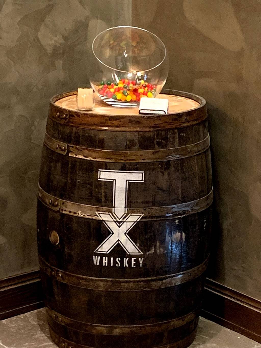 Bobs Steak & Chop House | restaurant | 8212 Barton Club Dr, Austin, TX 78735, USA | 5123294539 OR +1 512-329-4539