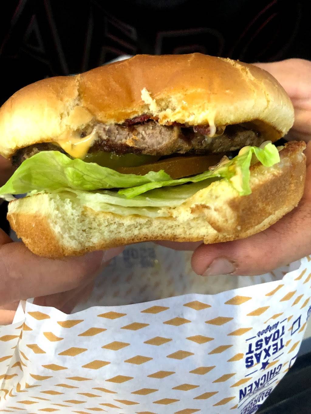 Fosters Freeze | restaurant | 902 Clovis Ave, Clovis, CA 93612, USA | 5592992820 OR +1 559-299-2820