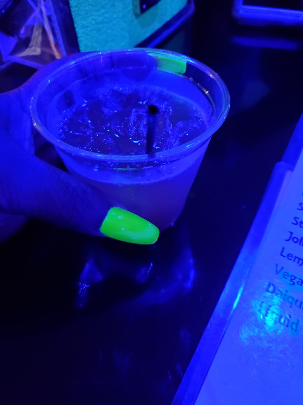 Vibez Cocktails And Eatery | restaurant | 326 Azalea Rd, Mobile, AL 36609, USA | 2512870297 OR +1 251-287-0297