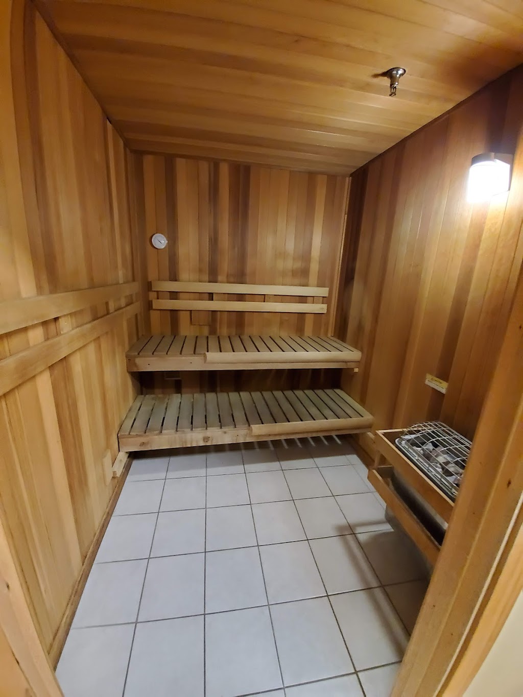 Hideout Clubhouse | restaurant | N Fairway Dr, Lake Ariel, PA 18436, USA | 5706984100 OR +1 570-698-4100