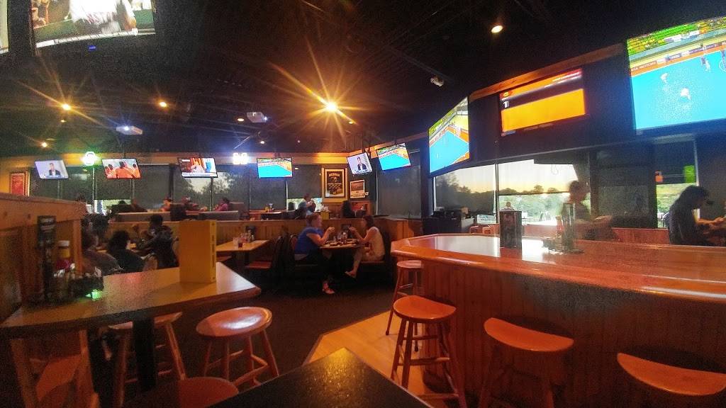 Buffalo Wild Wings | restaurant | 2035 28th St SE, Grand Rapids, MI 49508, USA | 6162412999 OR +1 616-241-2999