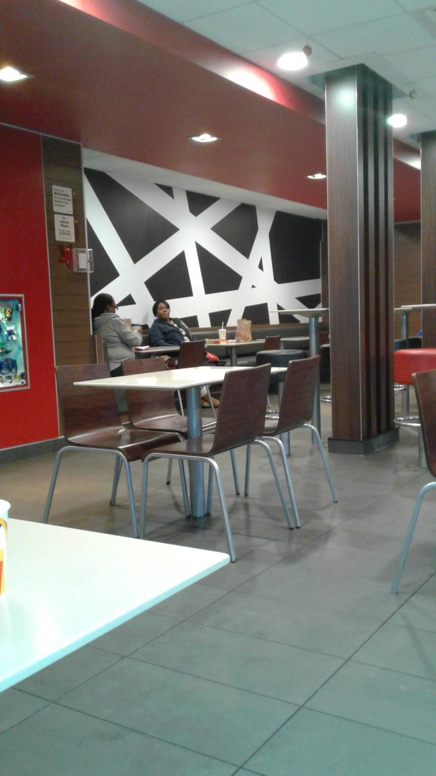 McDonalds | cafe | 740 E 47th St, Chicago, IL 60653, USA | 7739246070 OR +1 773-924-6070