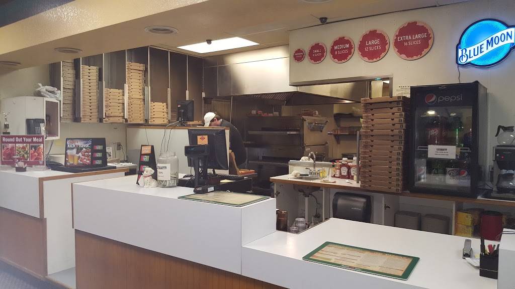 Round Table Pizza | meal delivery | 40034 CA-49 a2, Oakhurst, CA 93644, USA | 5596837472 OR +1 559-683-7472