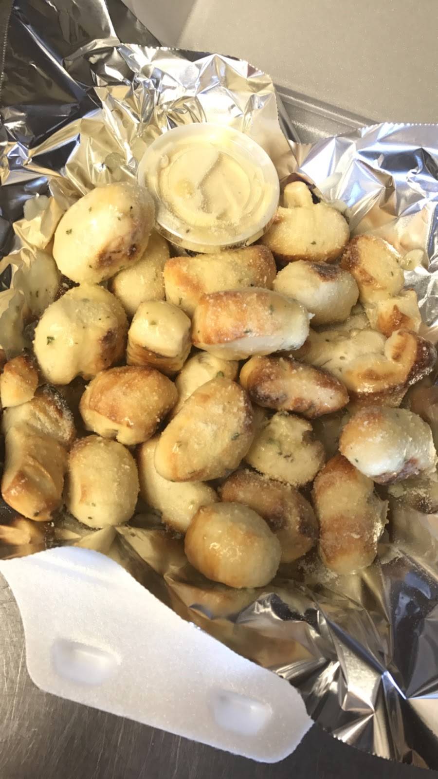 Primo Pizza | restaurant | 9733 Tecumseh Rd E, Windsor, ON N8R 1A1, Canada | 5197356008 OR +1 519-735-6008