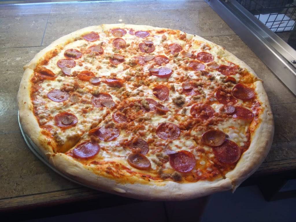 Ginos Pizza | restaurant | 617 Victoria St W, Whitby, ON L1N 0E4, Canada | 8663104466 OR +1 866-310-4466