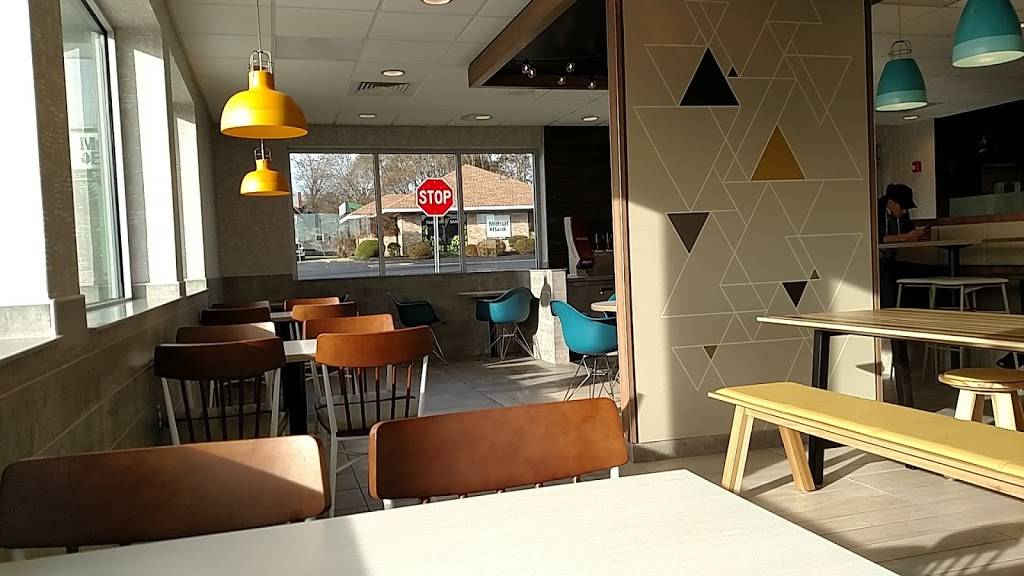 McDonalds | cafe | 664 Crescent St Route 27, Brockton, MA 02302, USA | 5085864594 OR +1 508-586-4594