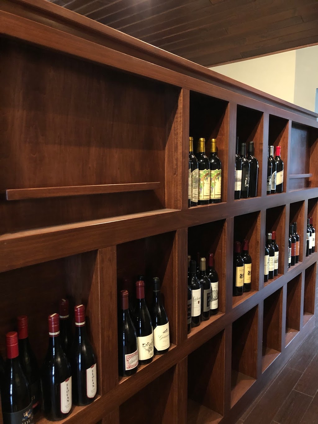 Nittolos Seafood & Social | restaurant | 104 Main St, Lake Leelanau, MI 49653, USA | 2319942400 OR +1 231-994-2400