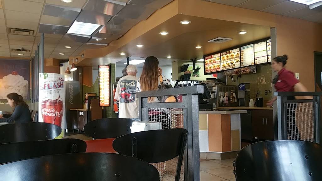 Jack in the Box | restaurant | 33080 Antelope Rd, Murrieta, CA 92563, USA | 9513014101 OR +1 951-301-4101