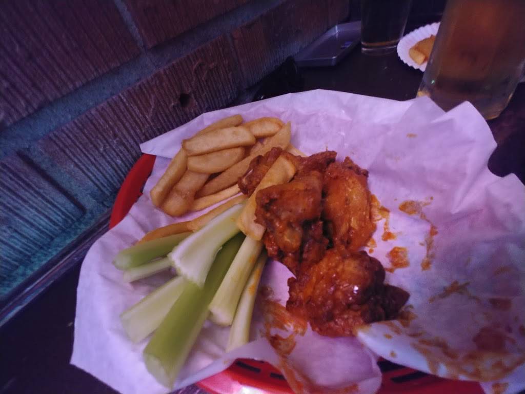 The Crest Sports Bar & Grill | restaurant | 1625 Cabrillo Ave, Torrance, CA 90501, USA | 3103209347 OR +1 310-320-9347