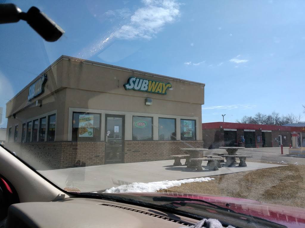 Subway | restaurant | 105 Dix St, Columbus, WI 53925, USA | 9206235453 OR +1 920-623-5453